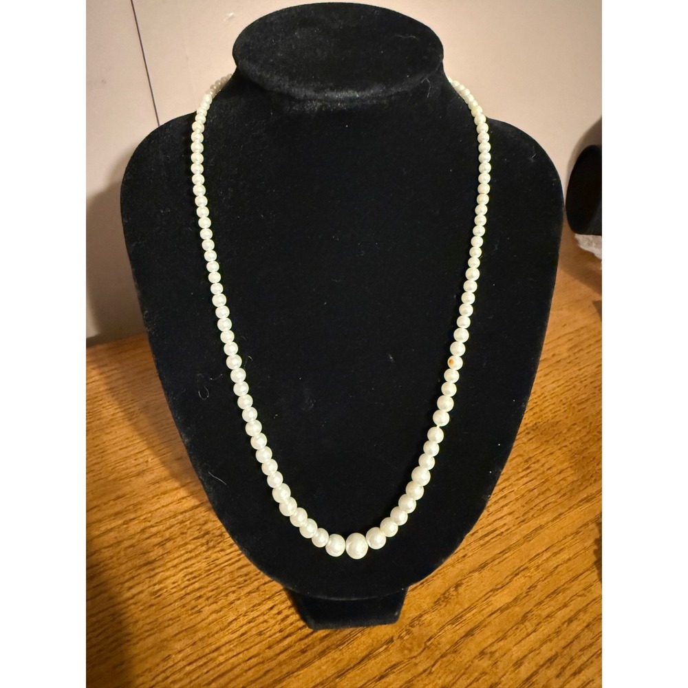 Vintage Graduated Faux Pearl Necklace Cream White Strand Silver Tone Box Clasp
